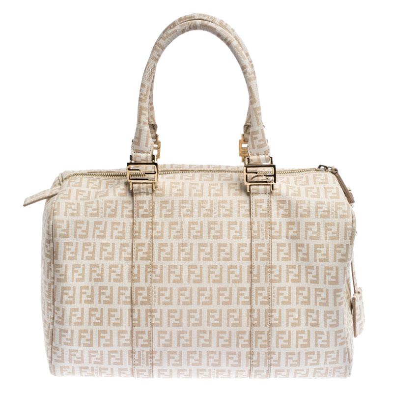 This Forever Bauletto Boston bag from Fendi is the perfect bag you've been searching for, all this while! The white creation is crafted from beige Zucchino coated canvas and features dual top handles that are detailed with gold-tone brand logo