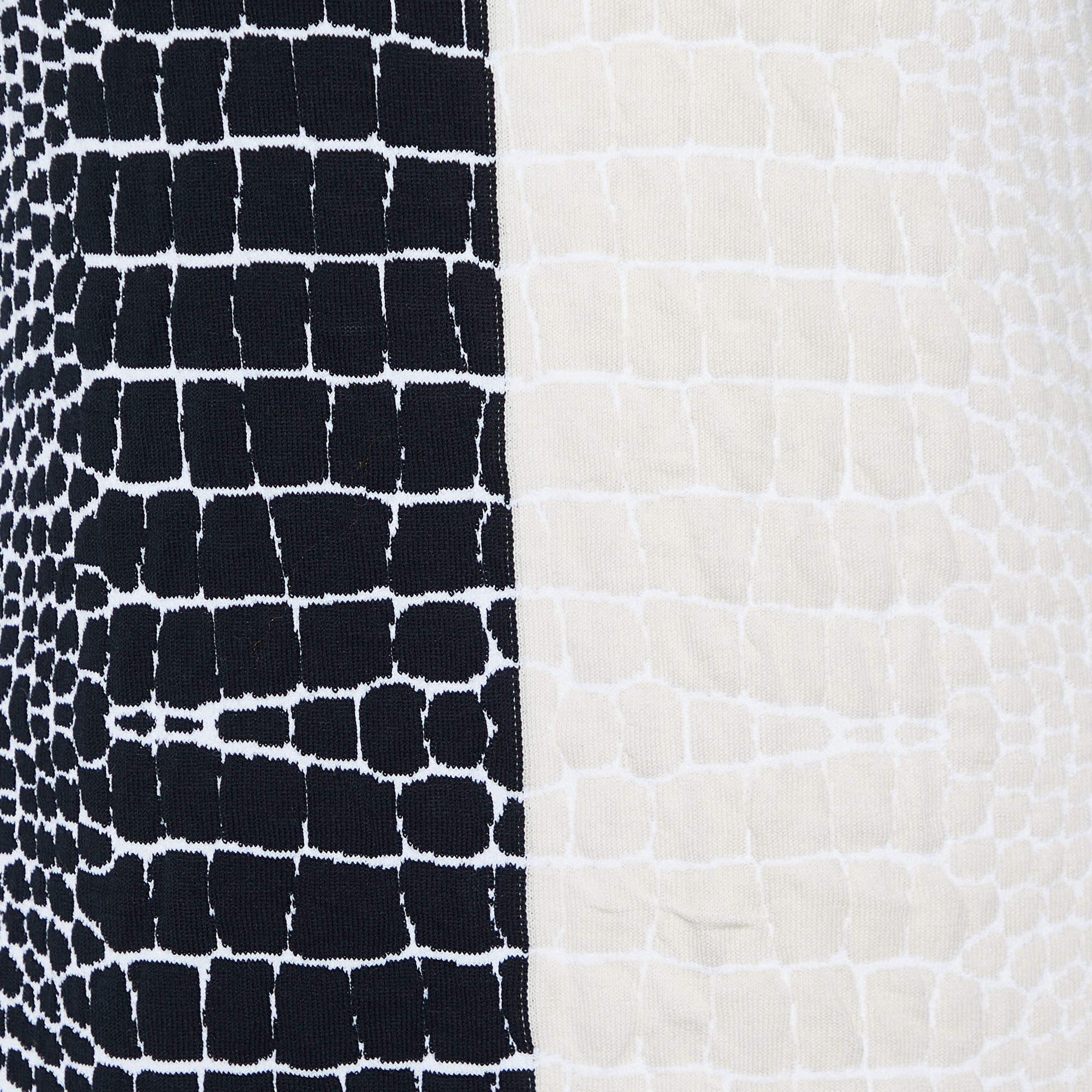 Fendi White/Black Crocodile Jacquard Knit Sleeveless Dress M In Good Condition For Sale In Dubai, Al Qouz 2
