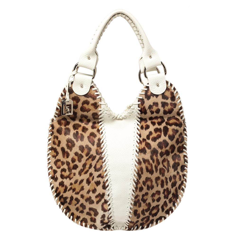 Indisputably stylish, and brilliantly designed, you cannot go wrong with this Fendi hobo. Designed in calf-hair and leather, this bag is a dressy piece to include to your collection this season. Enhanced with white and brown hues, this stylish