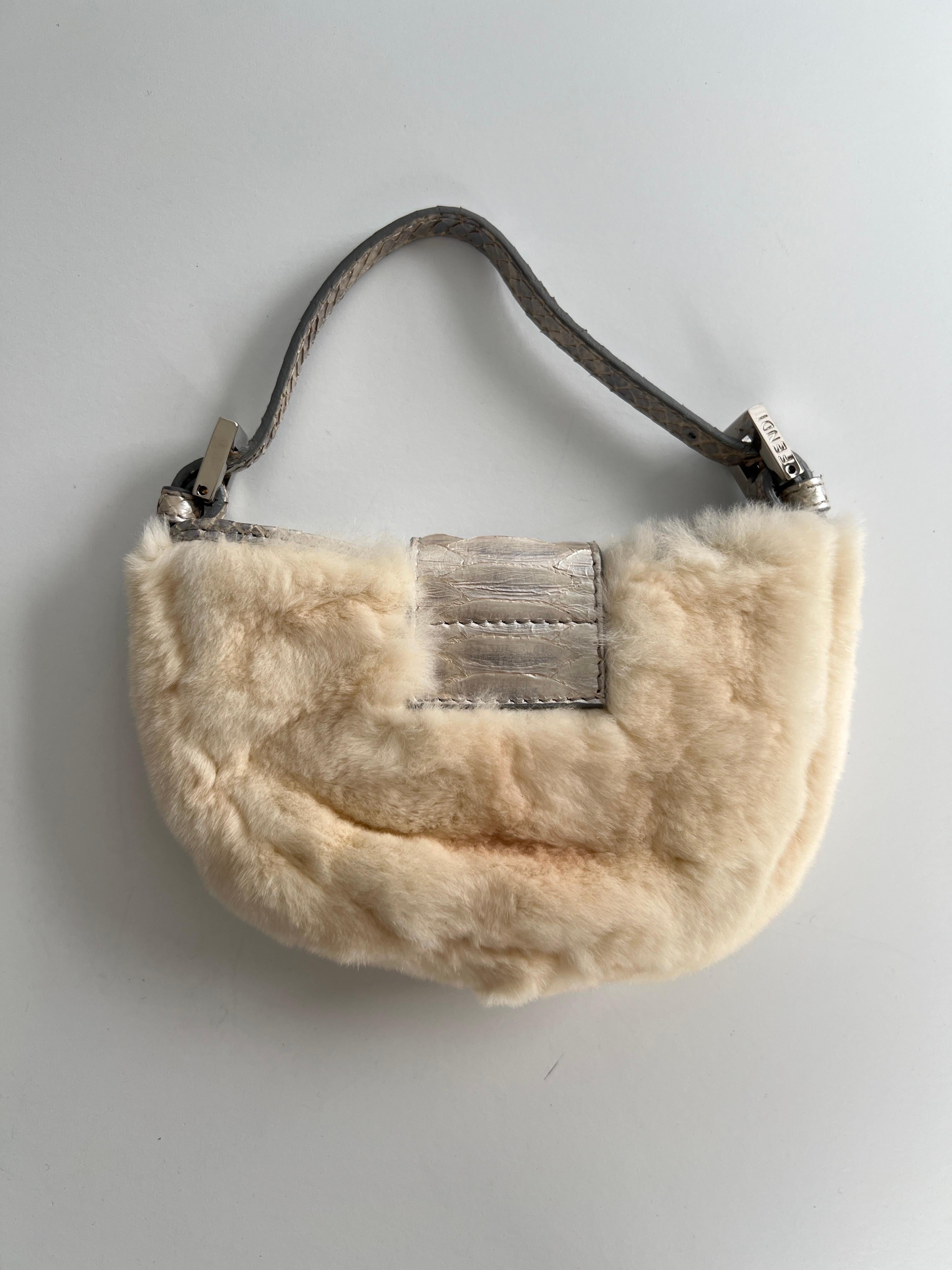 Fendi White Chinchilla Fur Croissant bag In Excellent Condition For Sale In Aurora, IL