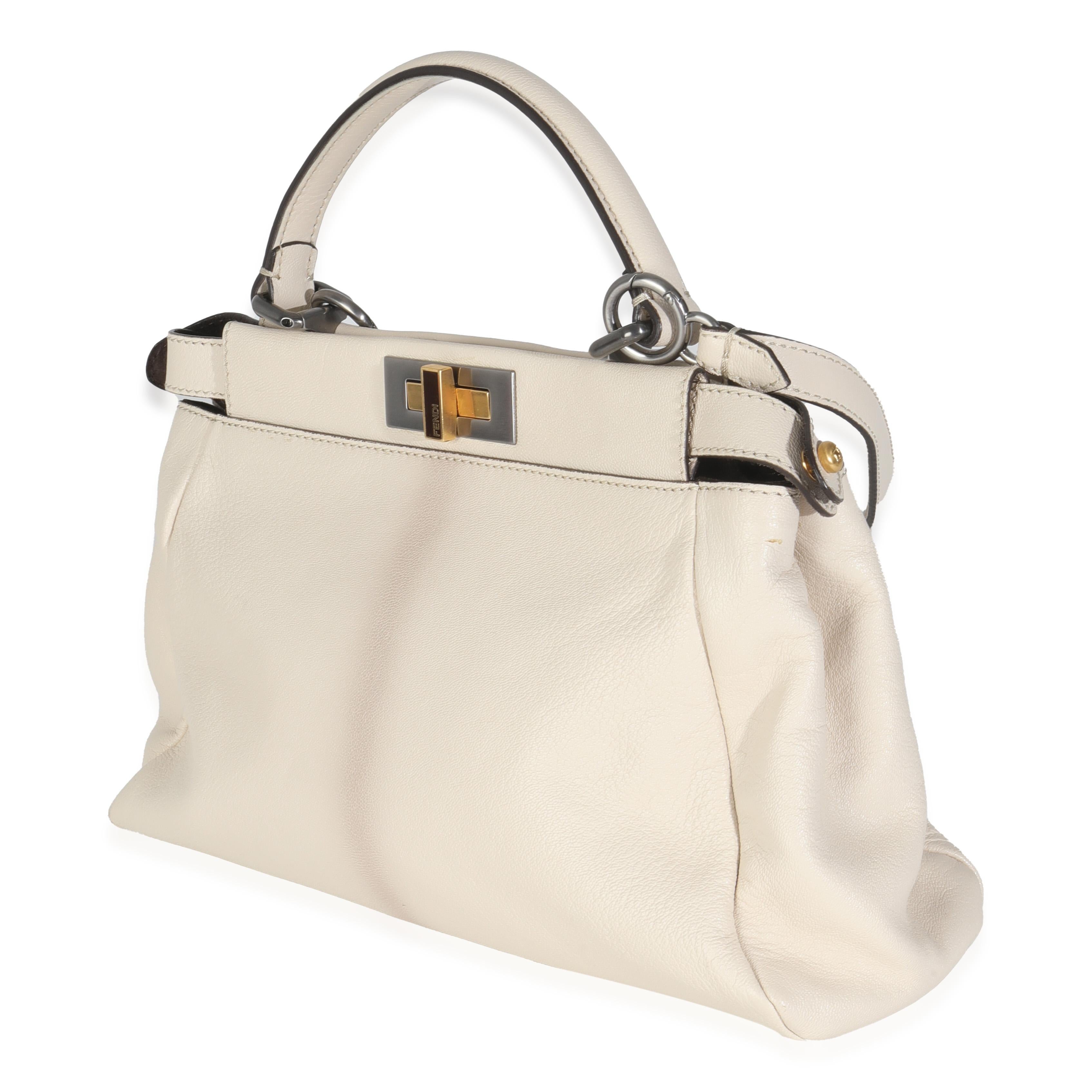 Fendi Sac à main emblématique Peekaboo taille moyenne en peau de chèvre blanche et python beige Bon état - En vente à New York, NY