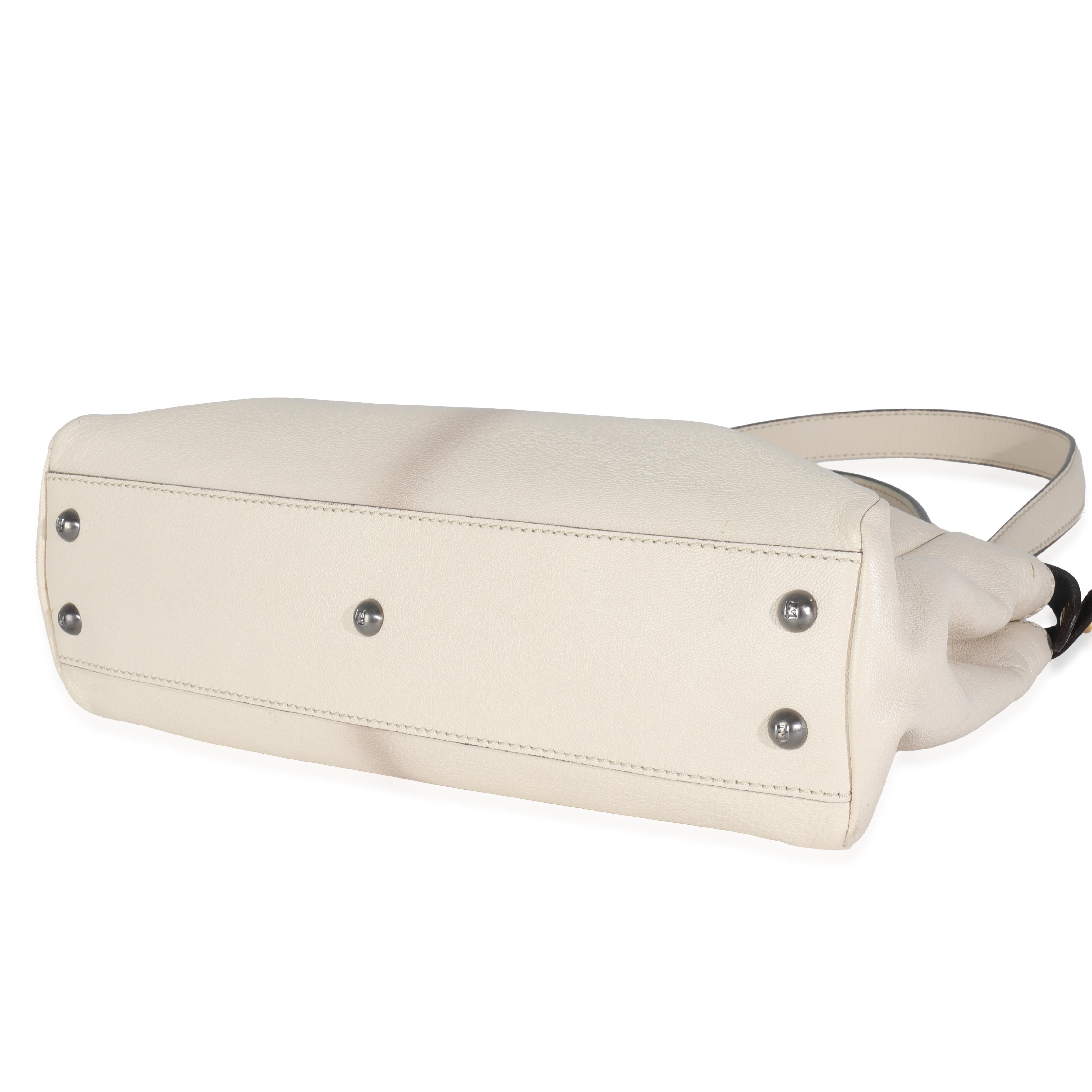 Fendi Sac à main emblématique Peekaboo taille moyenne en peau de chèvre blanche et python beige Pour femmes en vente