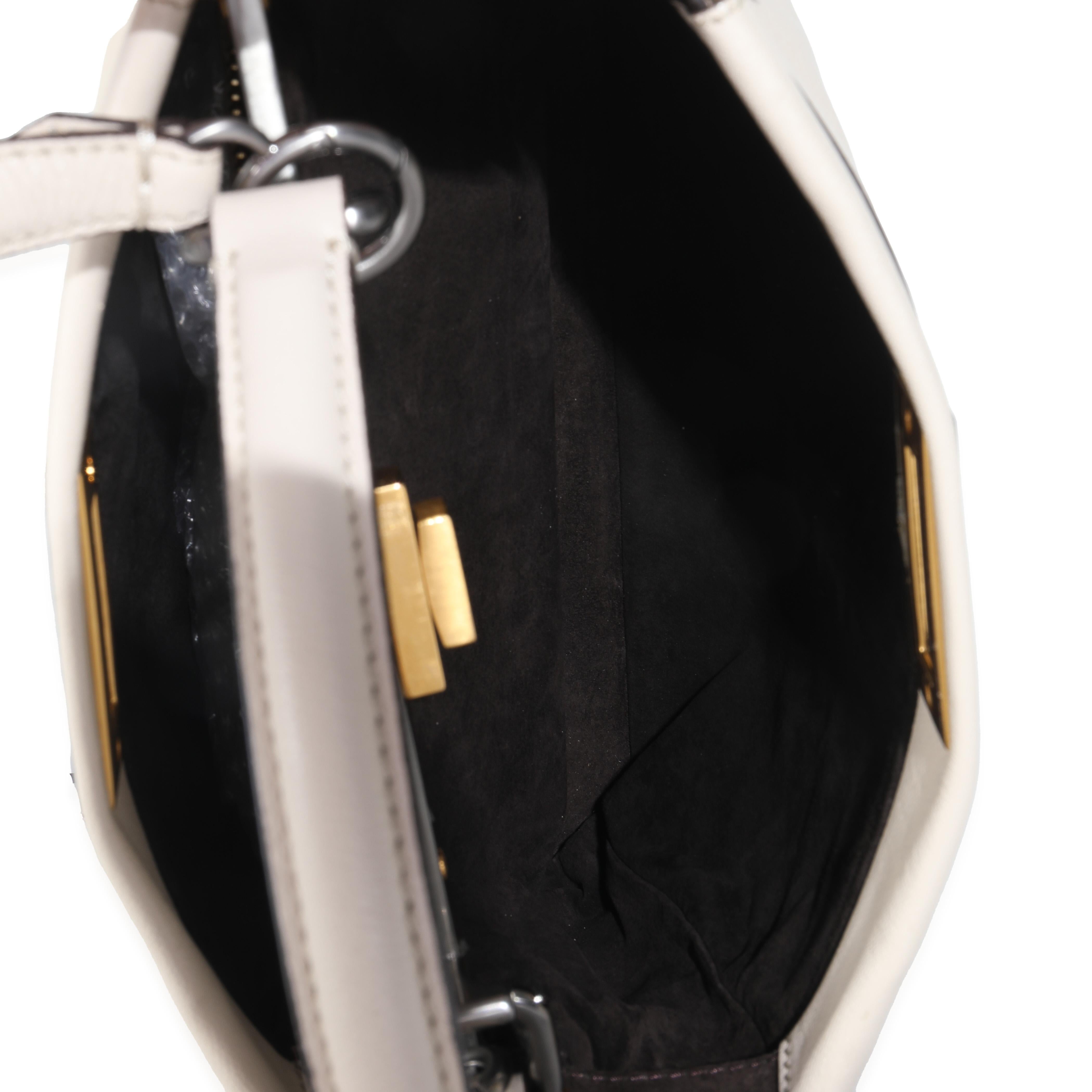 Fendi Sac à main emblématique Peekaboo taille moyenne en peau de chèvre blanche et python beige en vente 1