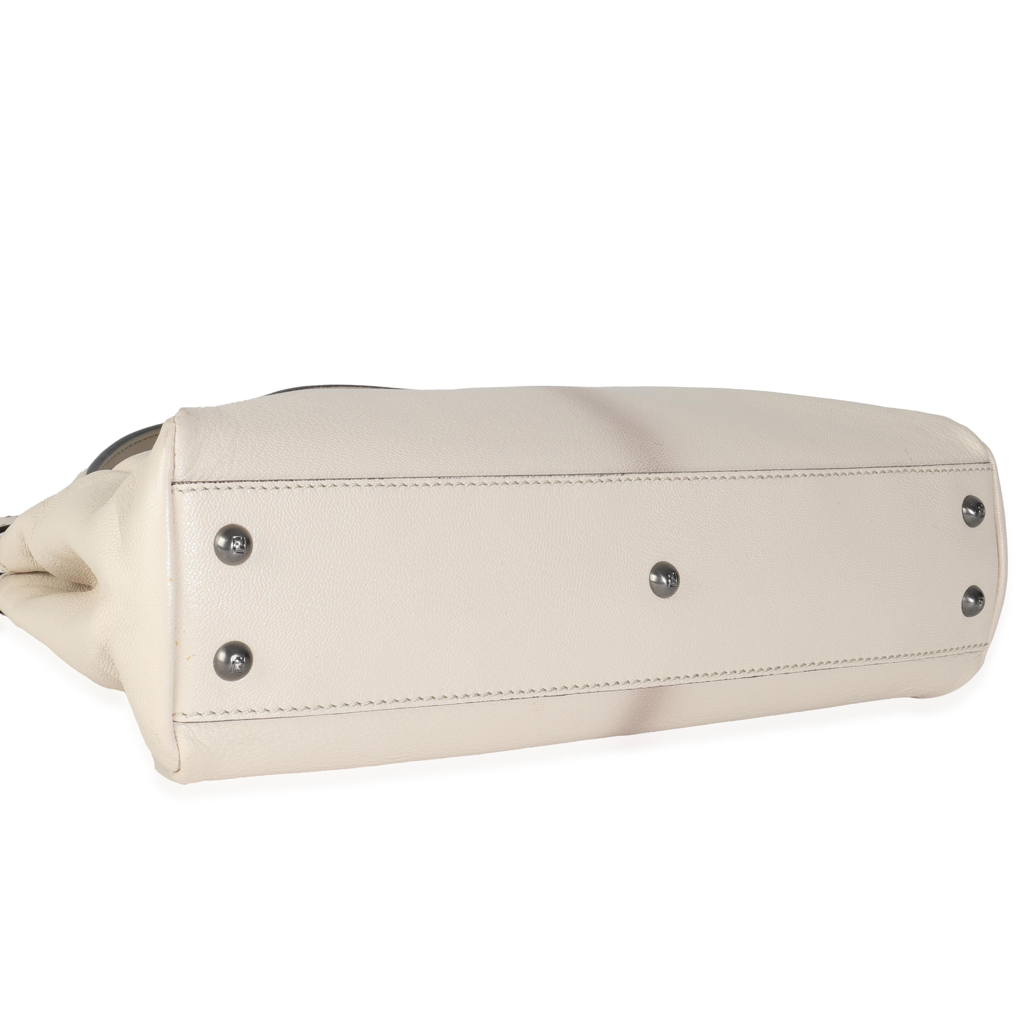 Fendi Sac à main emblématique Peekaboo taille moyenne en peau de chèvre blanche et python beige en vente 2