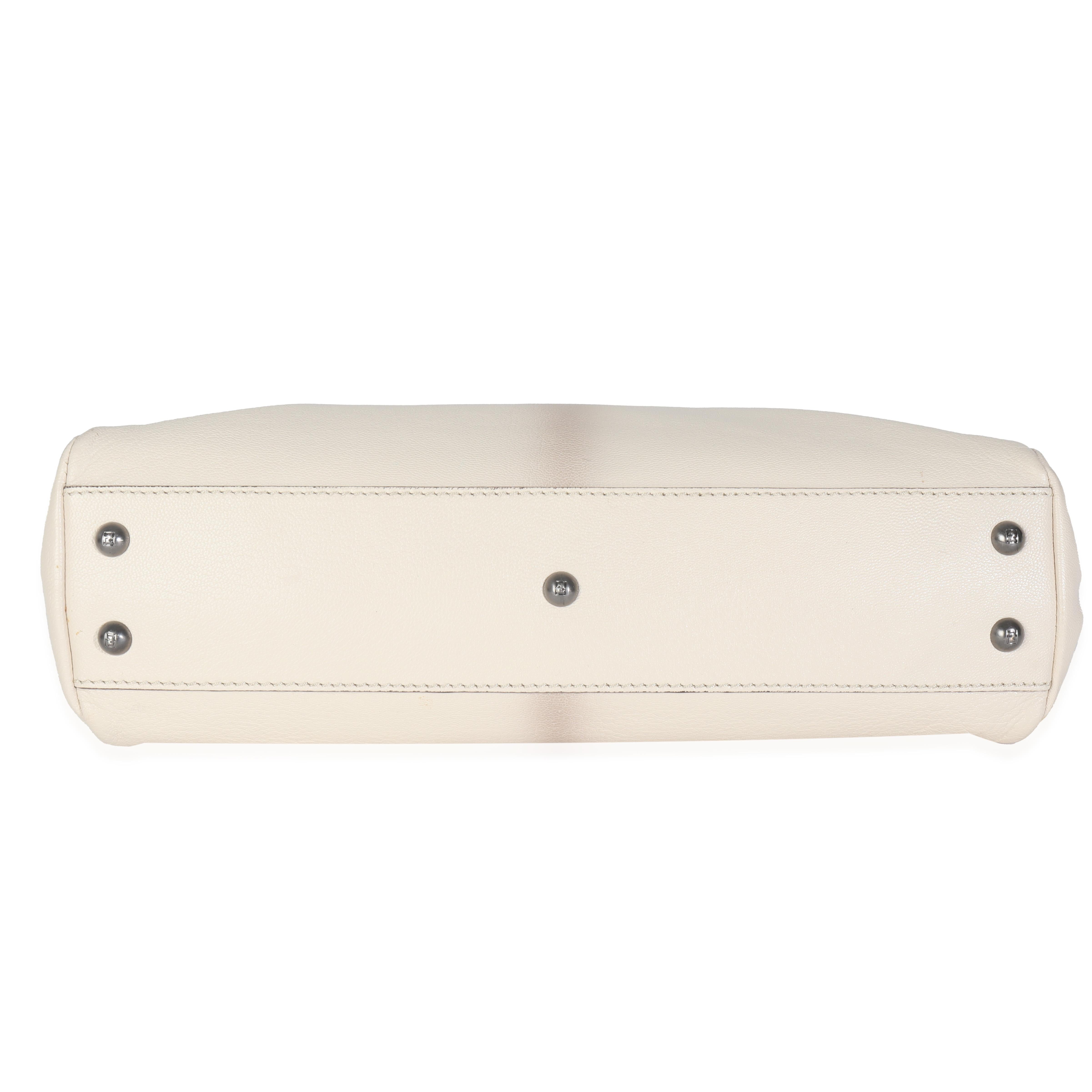 Fendi Sac à main emblématique Peekaboo taille moyenne en peau de chèvre blanche et python beige en vente 3