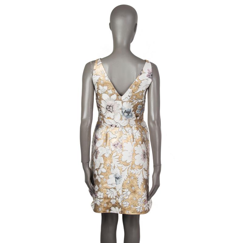 FENDI Weiß-goldenes ärmelloses Kleid mit BROCADE GODET-Büro 42 (Beige) im Angebot