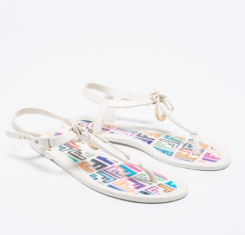 Fendi Weiß Jelly Logo Charm Sunny Zehensandalen Größe 36 Damen im Angebot