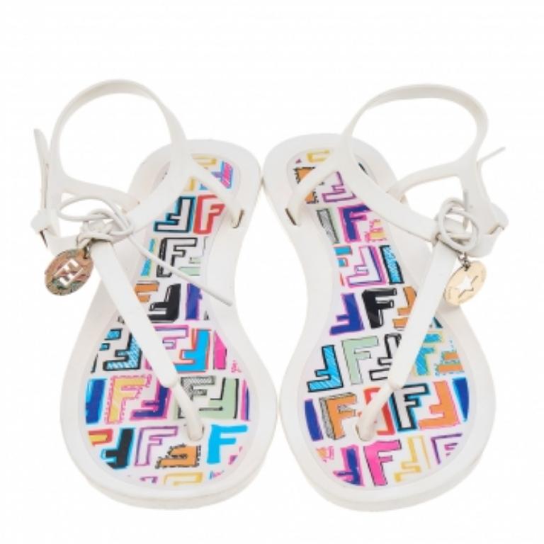 Fendi White Jelly Logo Charm Sunny Thong Flat Sandals Size 39 In Good Condition In Dubai, Al Qouz 2