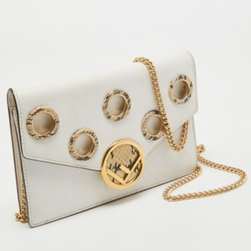 Fendi White Leather and Python Trim F is Fendi Wallet on Chain In Fair Condition For Sale In Dubai, Al Qouz 2