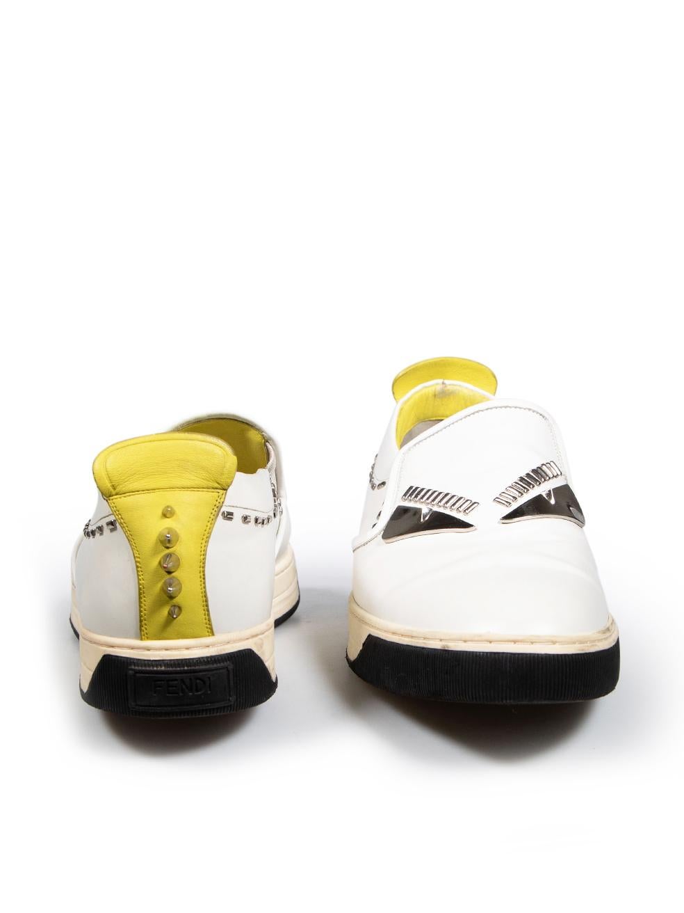 Fendi Slip-On-Turnschuhe aus weißem Leder mit silbernen Nieten Größe UK 7,5 im Zustand „Gut“ im Angebot in London, GB