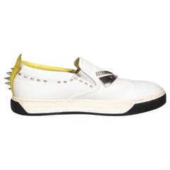 Fendi Slip-On-Turnschuhe aus weißem Leder mit silbernen Nieten Größe UK 7,5