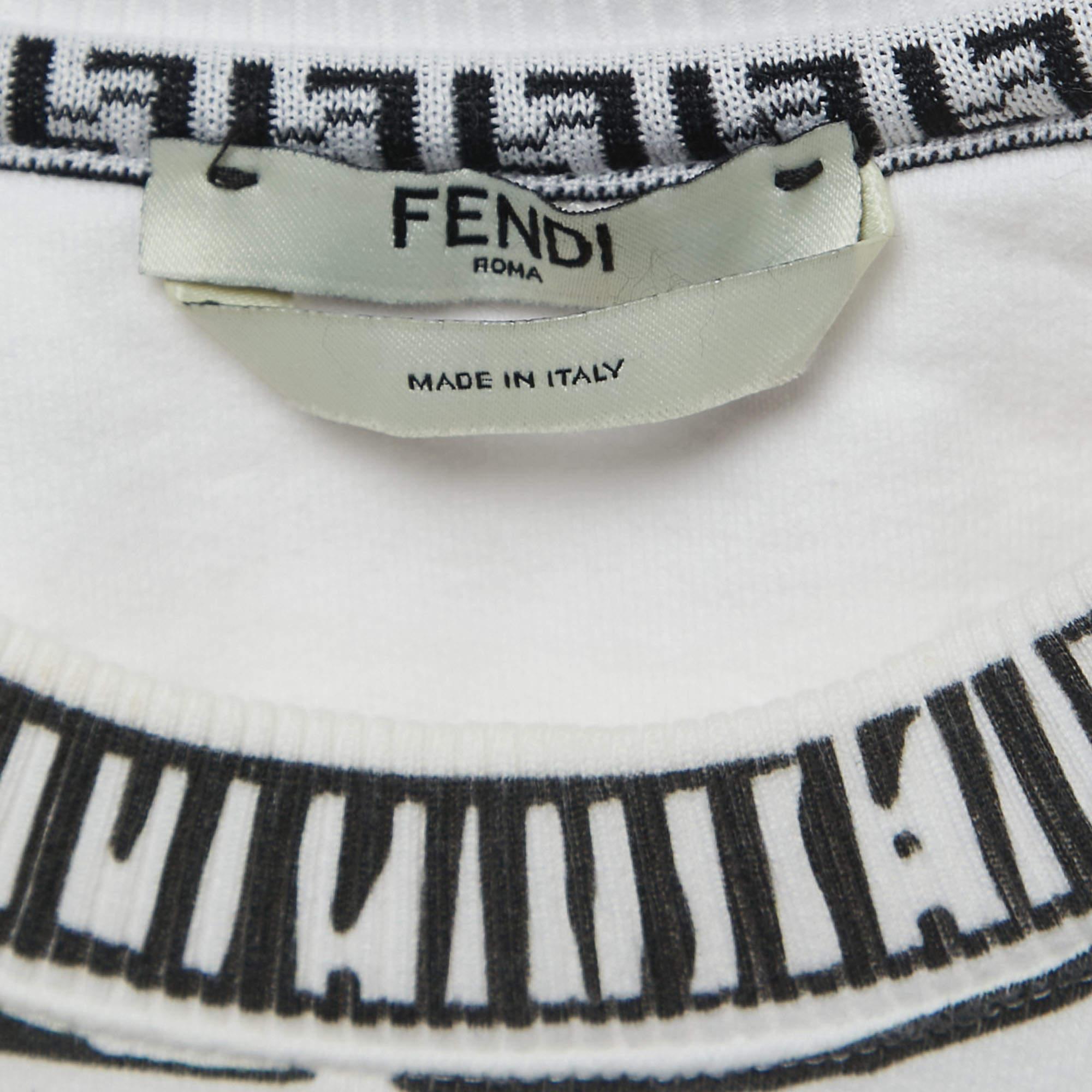 Felpa girocollo in cotone con logo ricamato S.S. White In condizioni buone in vendita a Dubai, Al Qouz 2