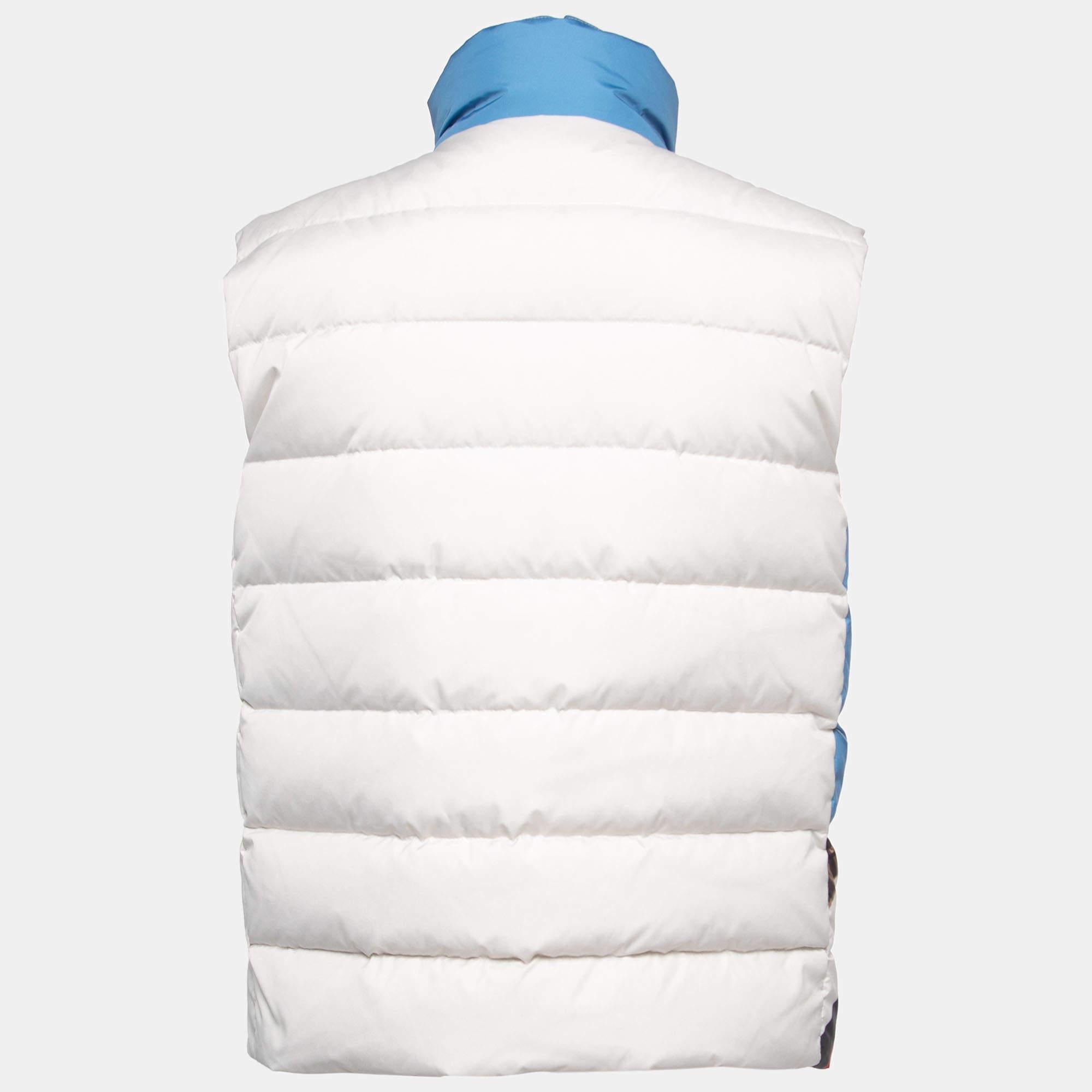 Convenient and cool, this vest by Fendi is designed to offer an unconventional style. The amazing logo prints to the front is enhanced with a characteristic quilted design and two pockets. This jacket is complete with a zip fastening.

