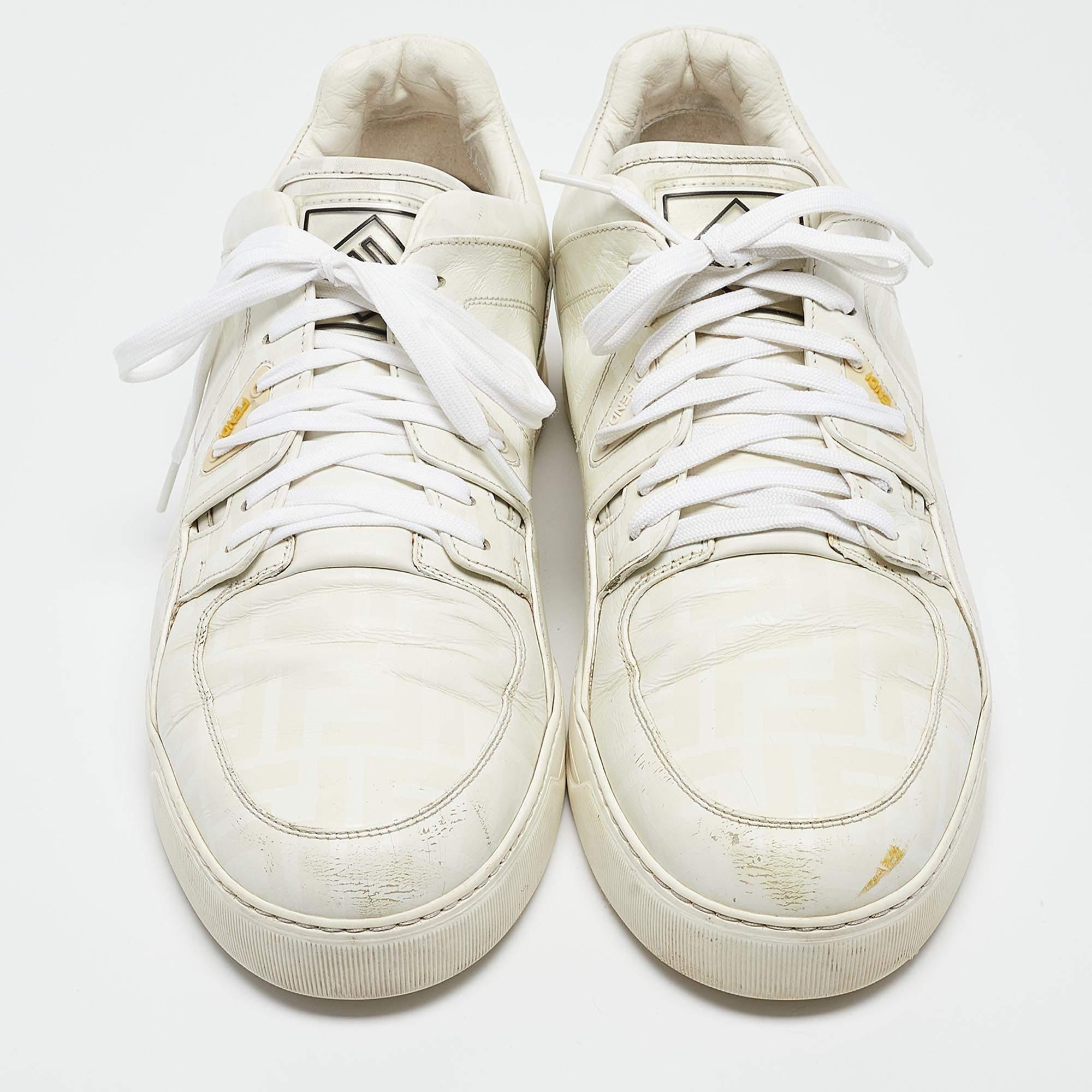 Fendi Weiße Low Top-Sneakers aus Leder mit Logodruck und weißem Logodruck Größe 45 (Grau) im Angebot