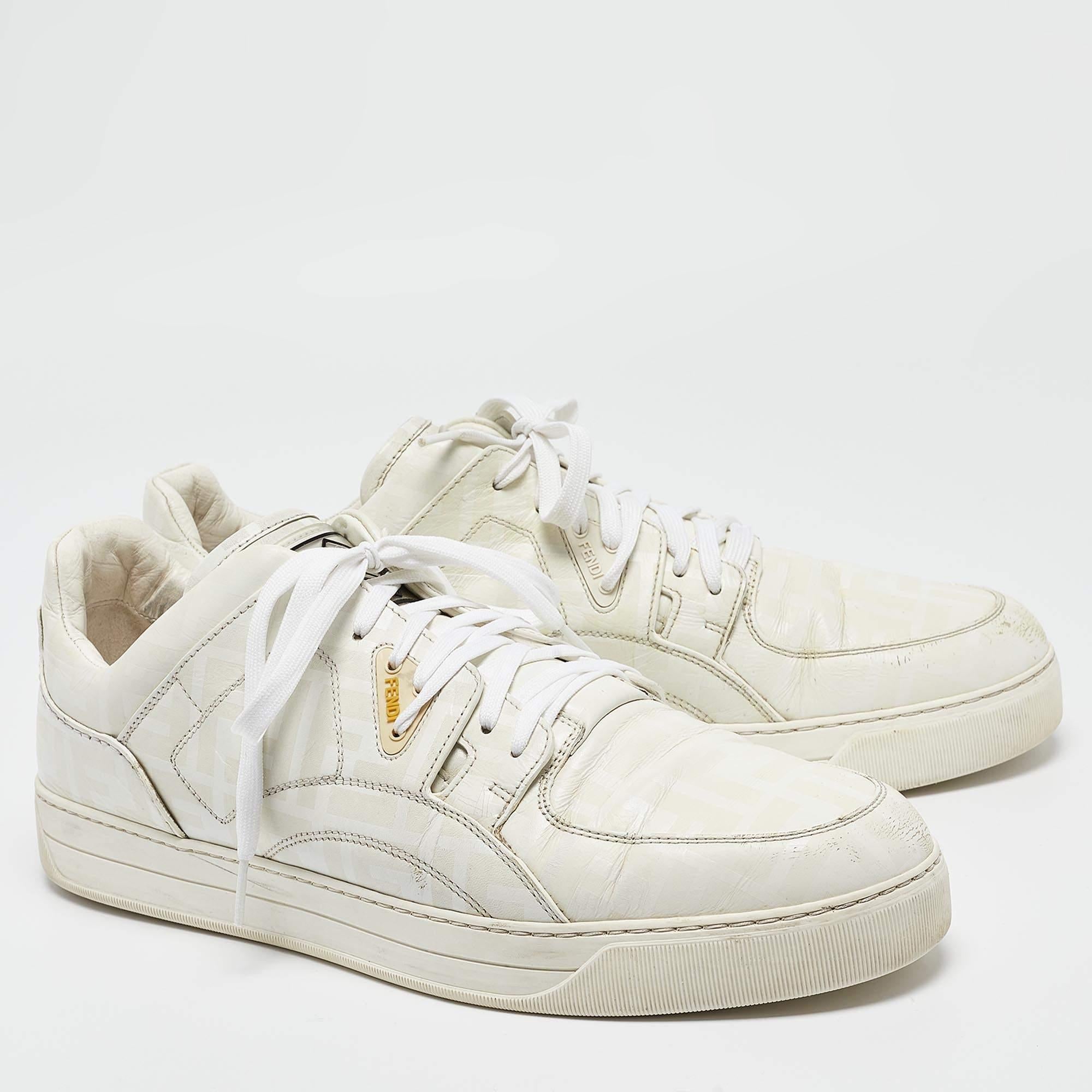 Fendi Weiße Low Top-Sneakers aus Leder mit Logodruck und weißem Logodruck Größe 45 im Zustand „Gut“ im Angebot in Dubai, Al Qouz 2