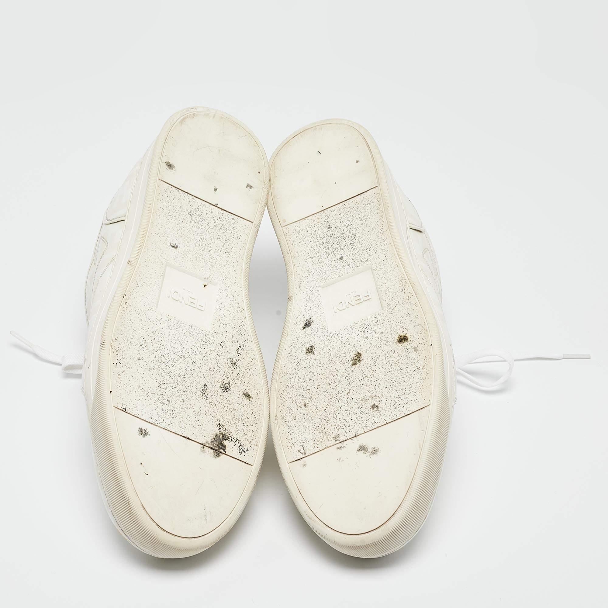 Fendi Weiße Low Top-Sneakers aus Leder mit Logodruck und weißem Logodruck Größe 45 im Angebot 1