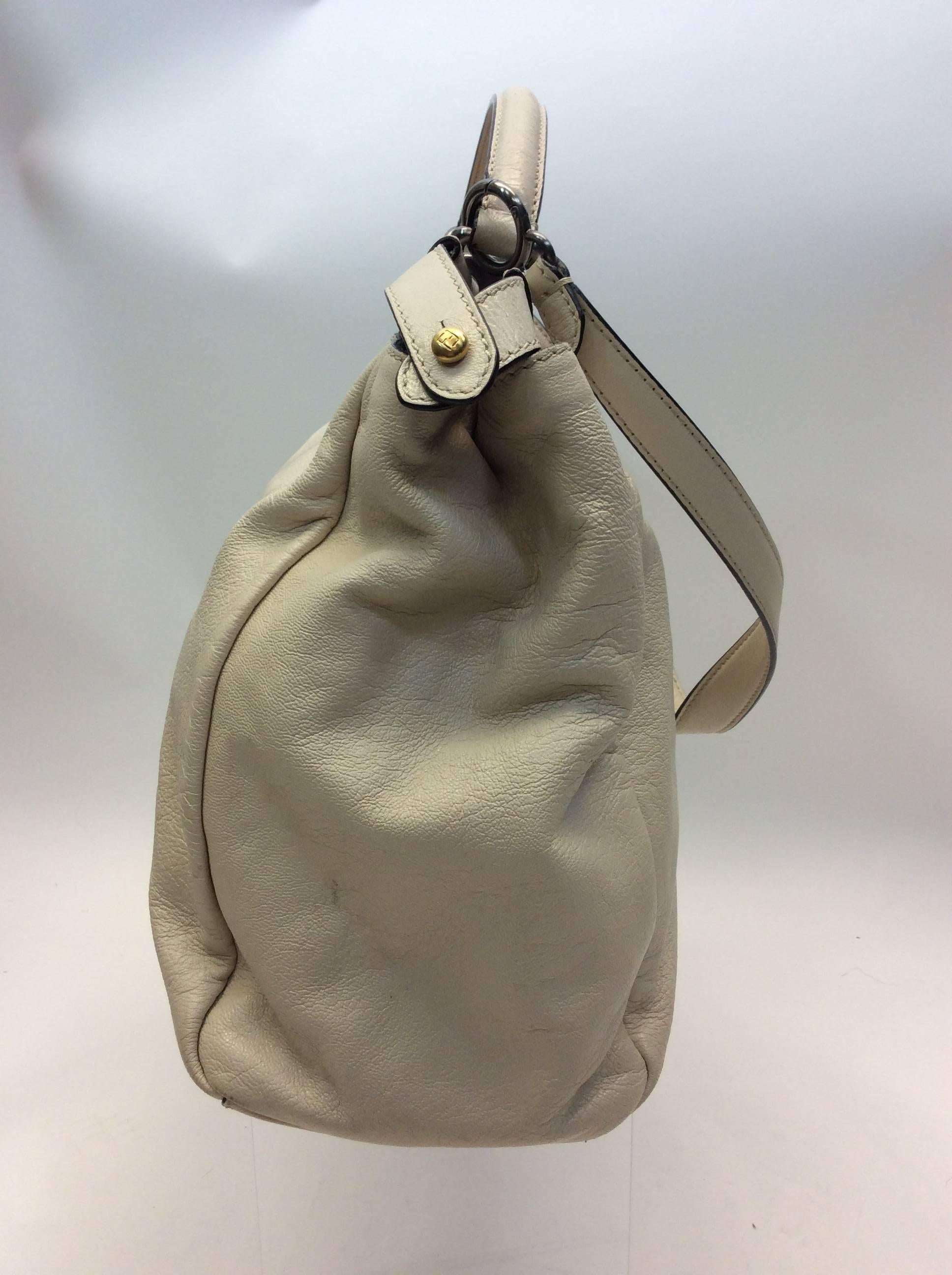Fendi White Ombre Peek-A-Boo Purse
$1100
Leather
Made in Italy
16