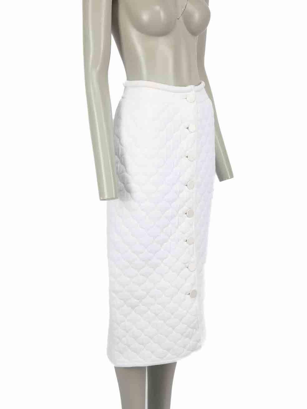 CONDITION is Very good. Minimal wear to dress is evident. Minimal wear to waistband and centre front with small discolouration on this used Fendi designer resale item.

Details
White
Viscose
Midi skirt
Quilted accent
Stretchy
Front button up