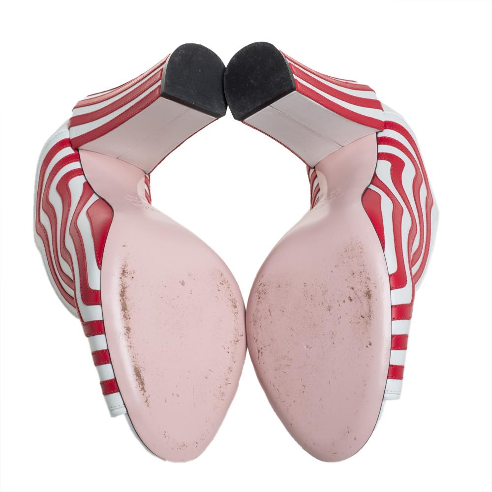 Fendi White/Red Striped Leather Block Heel Pumps Size 40 In Good Condition In Dubai, Al Qouz 2