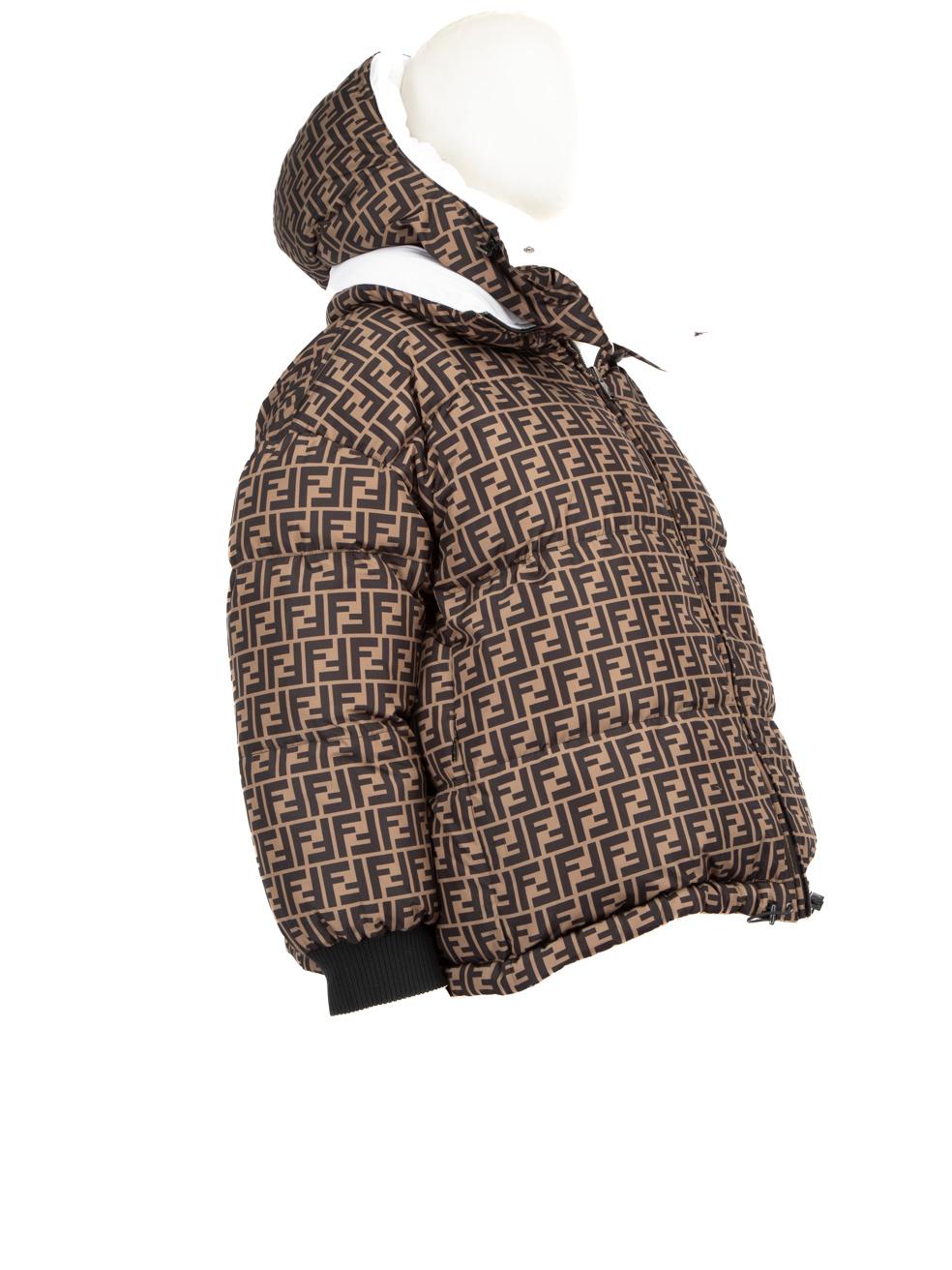 CONDITION is Very good. Minimal wear to the coat is evident. Tarnishing on both front pocket zipper pulls. Discolouration on the front left, front right and hood on the white side and on the logo side of this used Fendi designer resale item.
 
 
 
