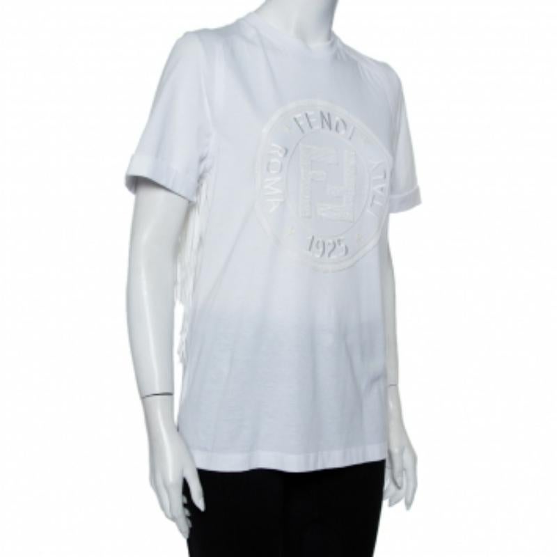 This amazing T-shirt from Fendi is perfect to add to your collection of luxe casuals. The cotton creation features a sequin embroidered logo on the front and fringe detailing at the back. It comes with a crew neck and short sleeves.