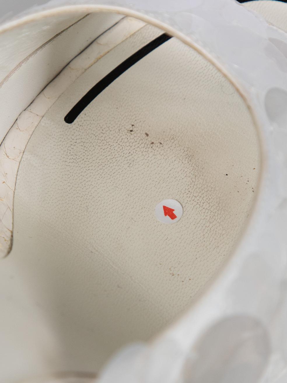 Mules blanches ornées de sequins Fendi, taille IT 39 2