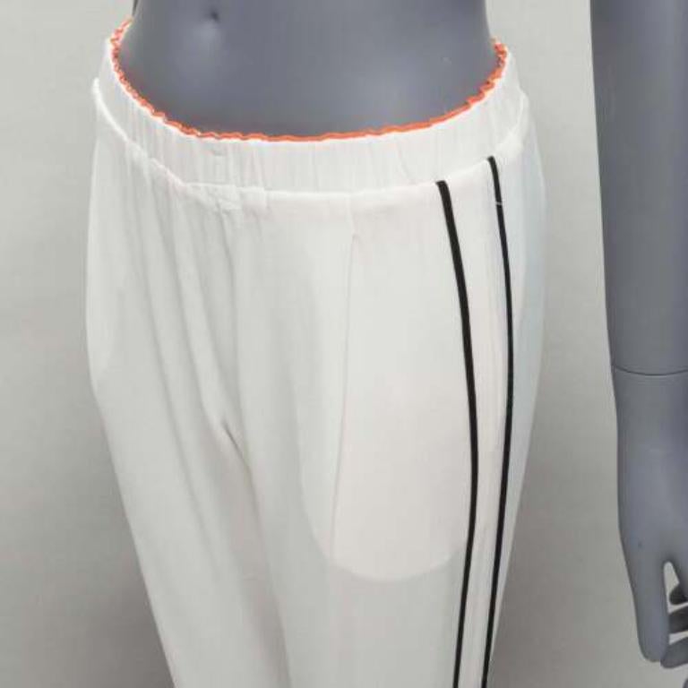FENDI weiß seidig schwarz orange Zierleisten lässige Jogginghose IT36 XXS (Grau) im Angebot
