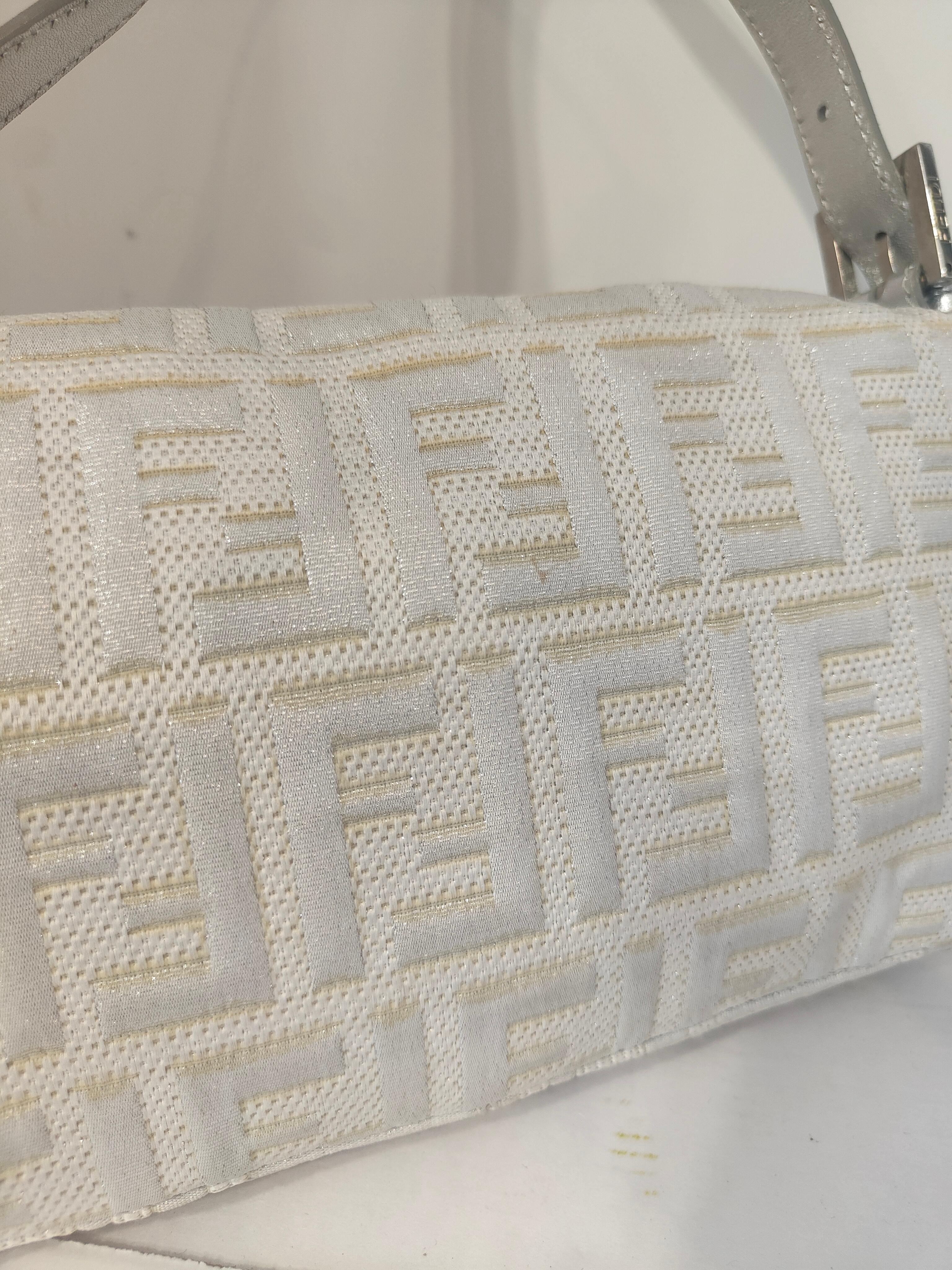 Fendi White Silver Limited Edition Baguette Bag für Damen oder Herren im Angebot