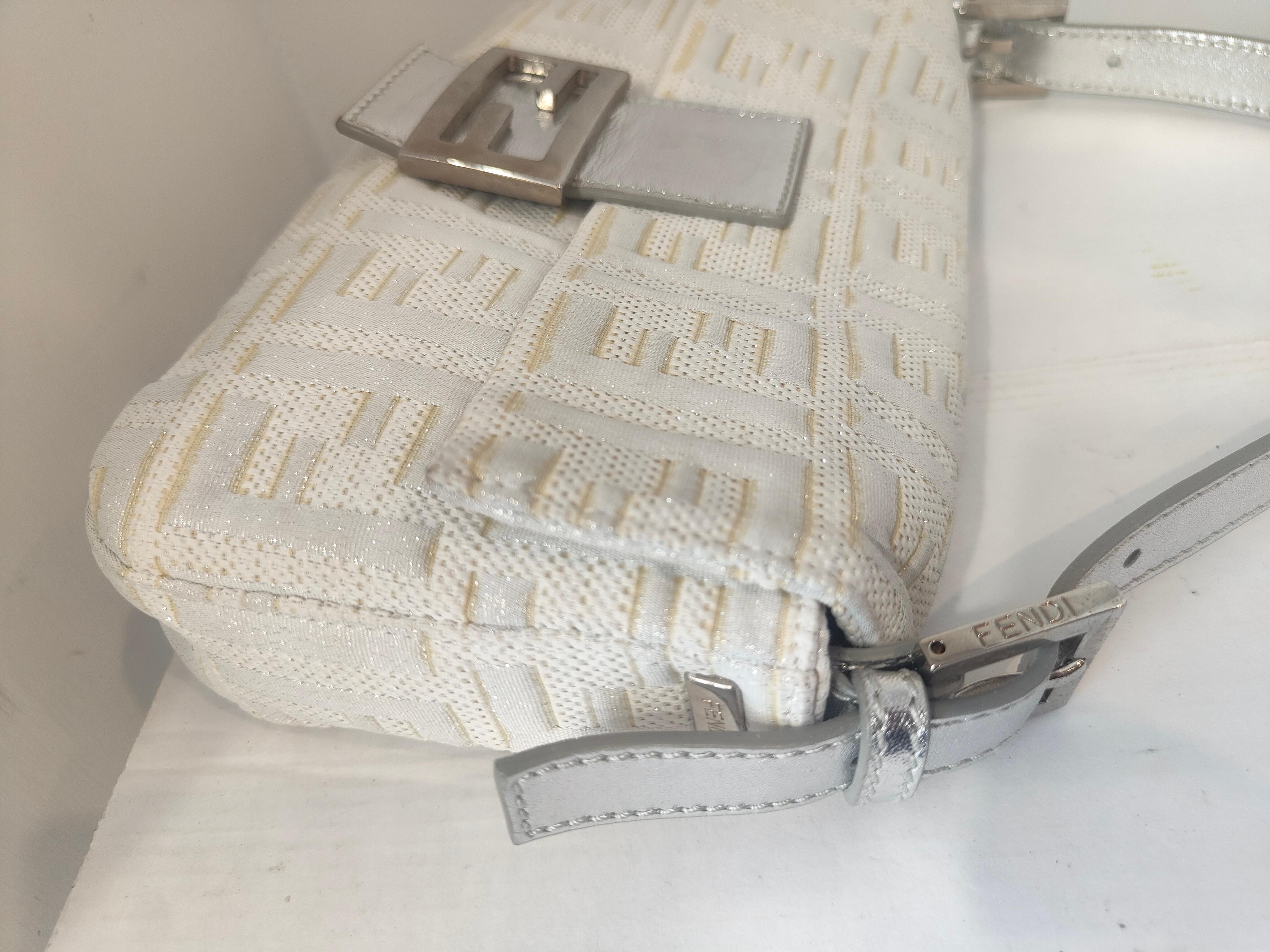 Fendi White Silver Limited Edition Baguette Bag im Angebot 1