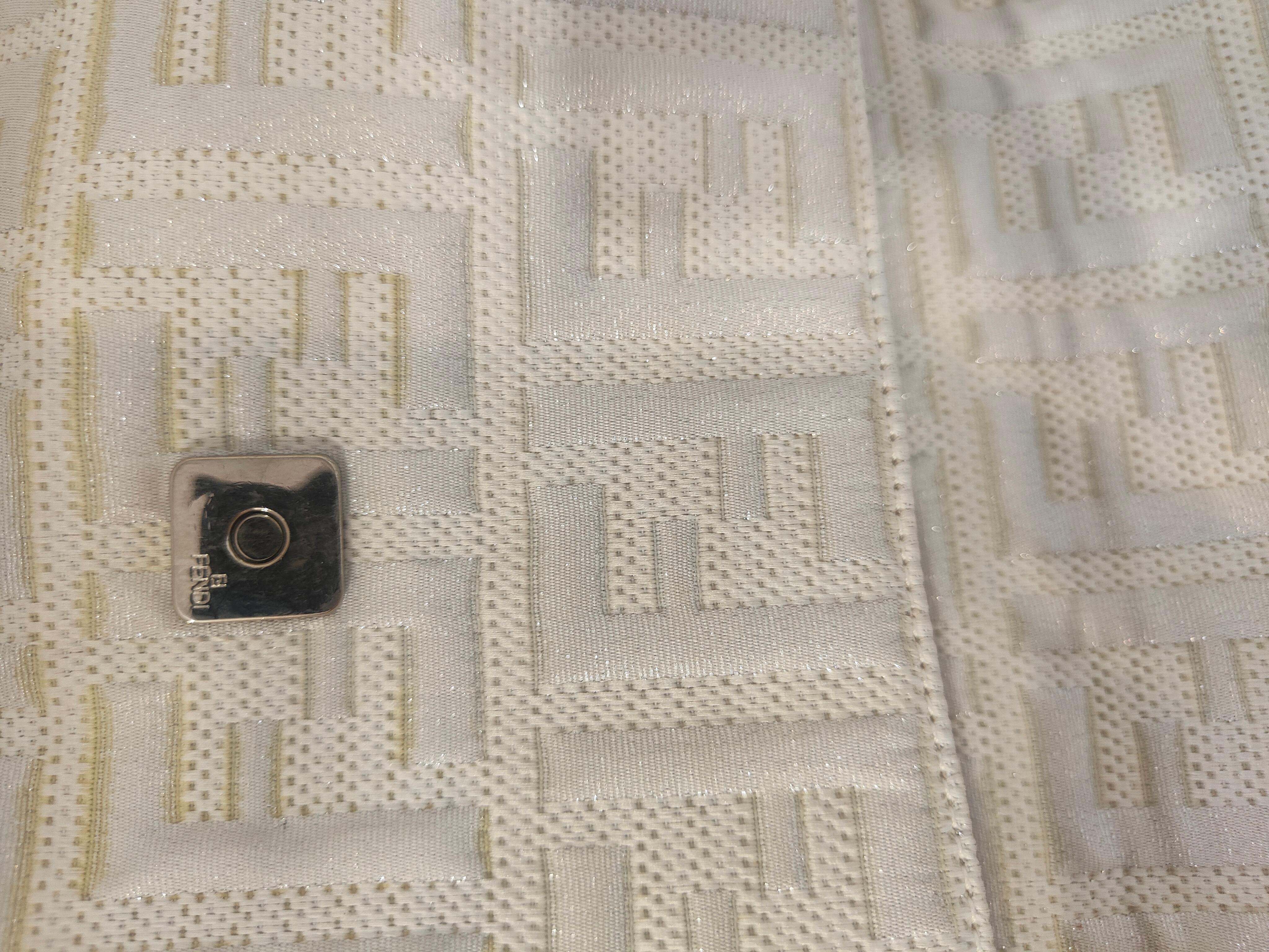 Fendi White Silver Limited Edition Baguette Bag im Angebot 2