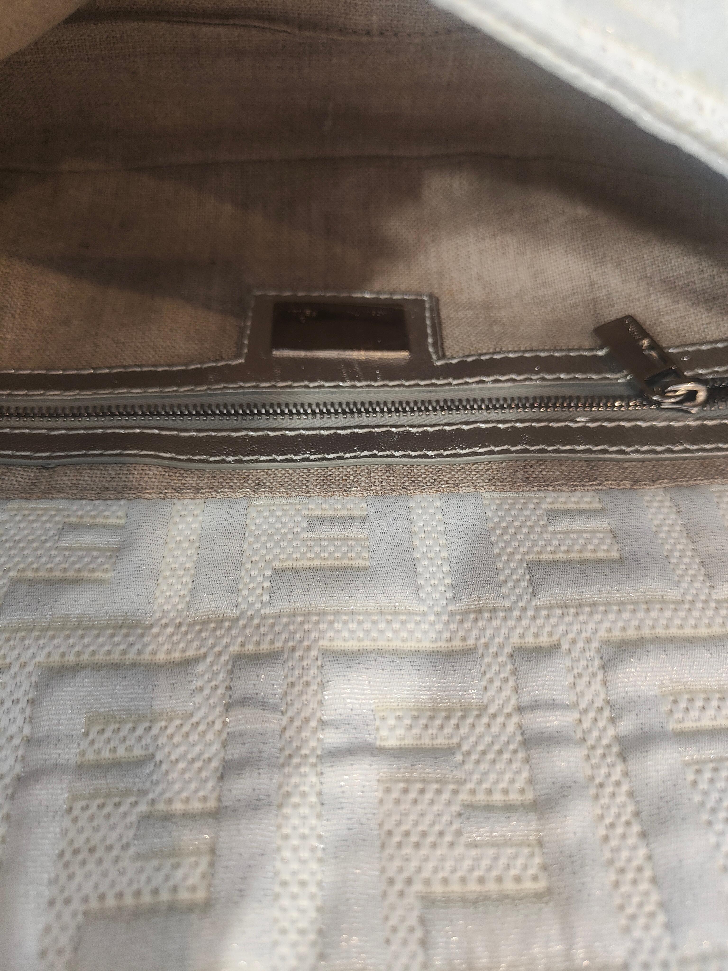Fendi White Silver Limited Edition Baguette Bag im Angebot 3