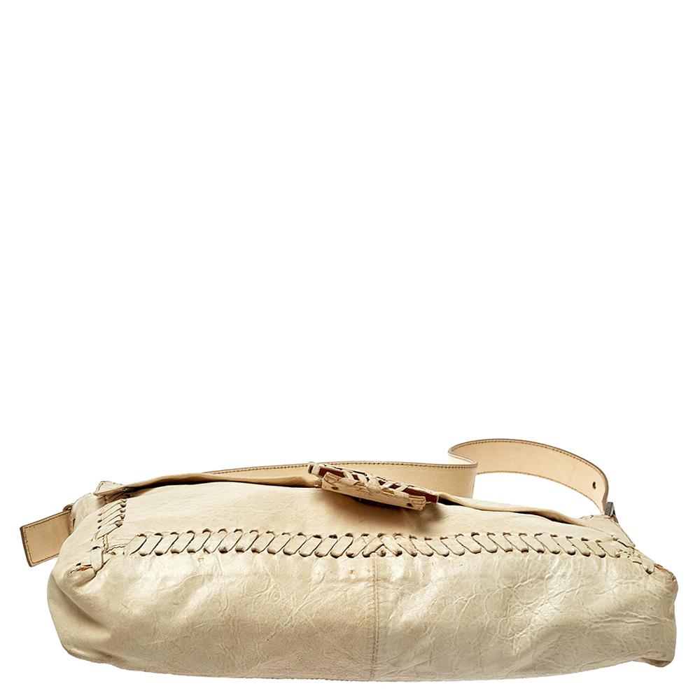 Fendi White Soft Leather Giant Baguette Whipstitch Shoulder Bag In Good Condition In Dubai, Al Qouz 2