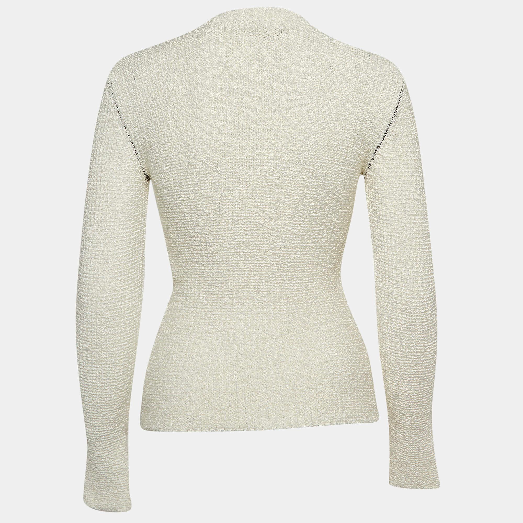 Your closet is never complete without a stunning pullover as this. This pullover from Fendi is efficiently tailored using high-quality fabric in a pleasant shade, which adds a luxurious edge to your outfit. 