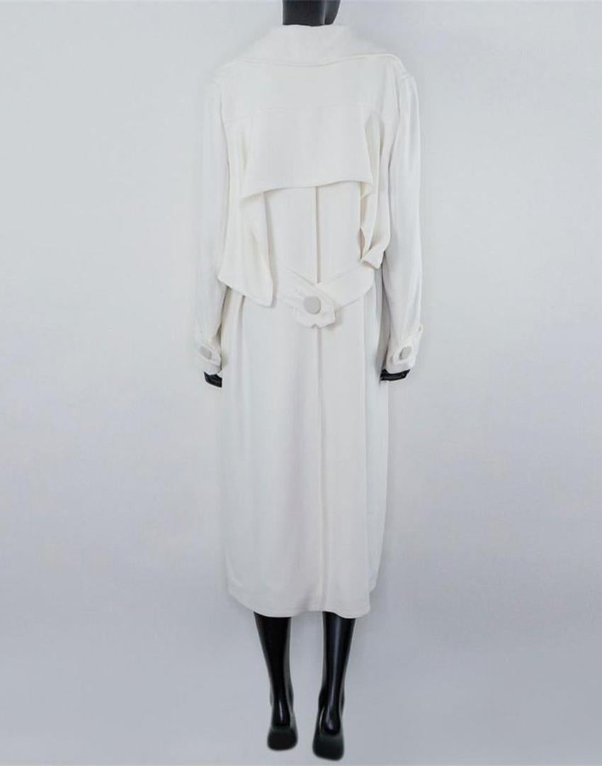 FENDI

Viscose white trench coat


Size IT 44 - US 8


Fully lined




Pre-owned, Excellent condition

 

PLEASE VISIT OUR STORE FOR MORE GREAT ITEMS
av