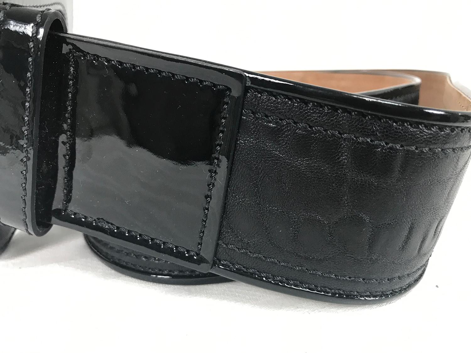 Fendi Wide Black Patent & Black Leather Logo Belt 34 In Excellent Condition In West Palm Beach, FL