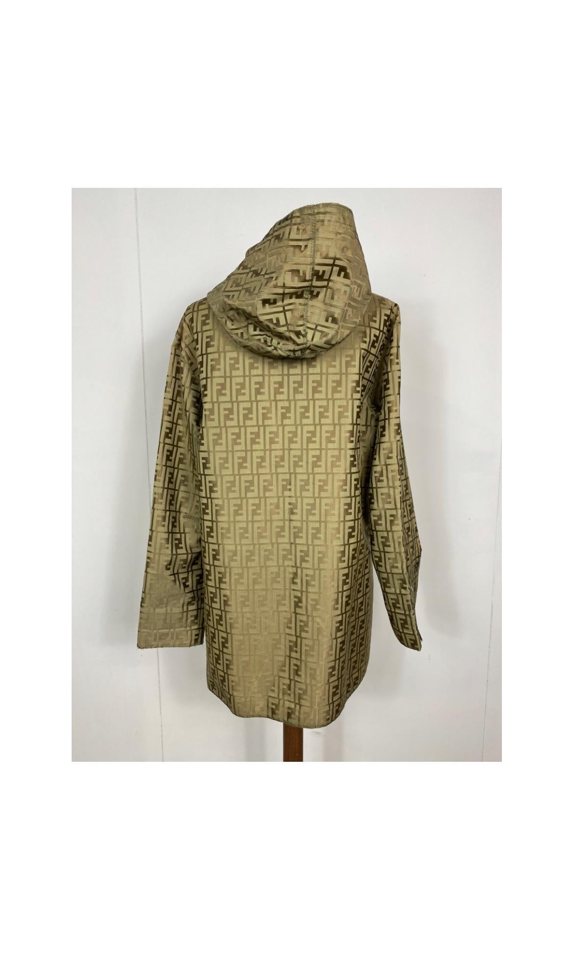 Fendi windcoat totally logoed gold color. In Good Condition For Sale In Carnate, IT