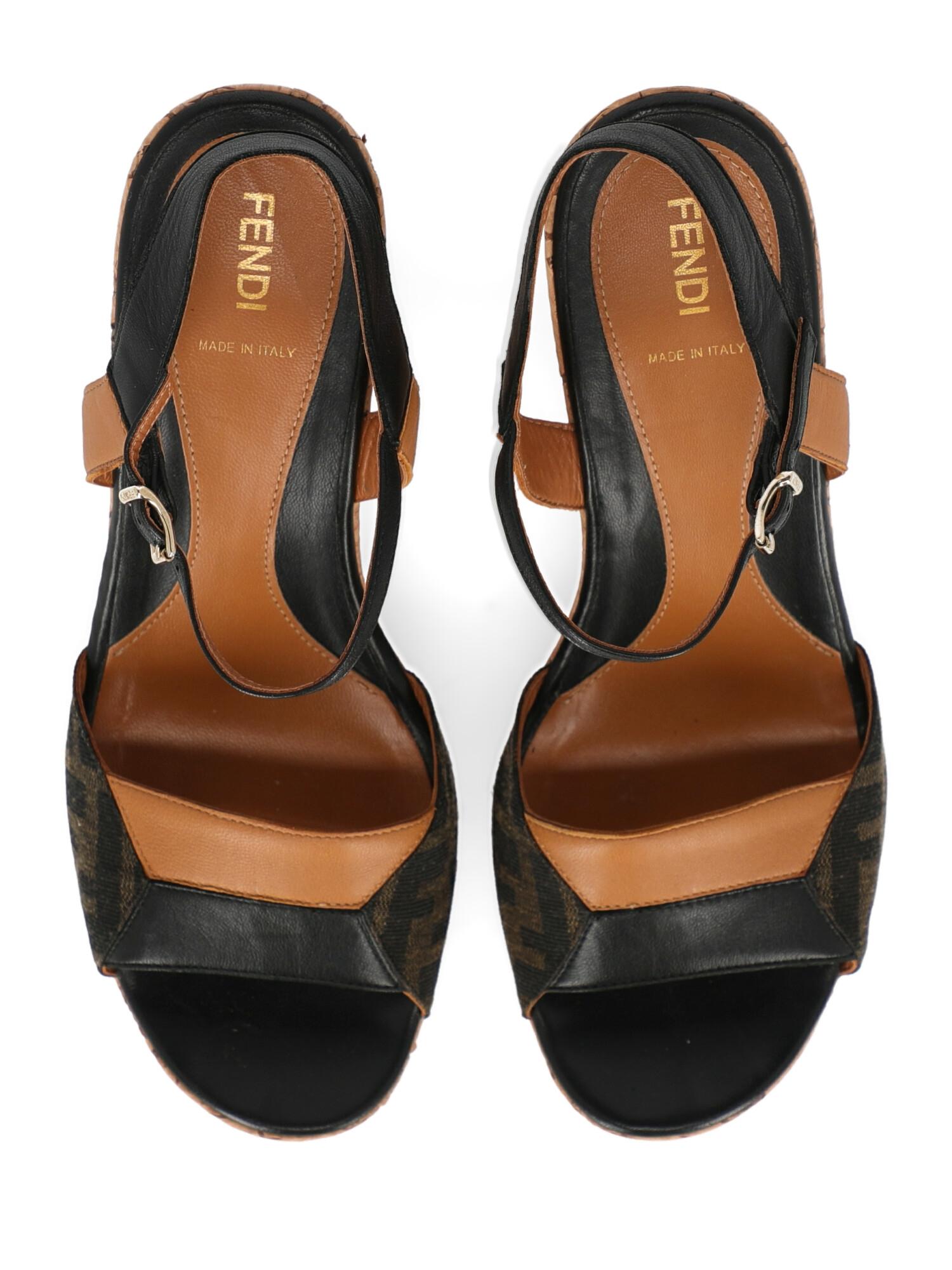 Women's Fendi Woman Wedges Black Leather IT 40 For Sale