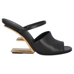 Fendi Damensandalen aus schwarzem, goldenem Leder EU 38