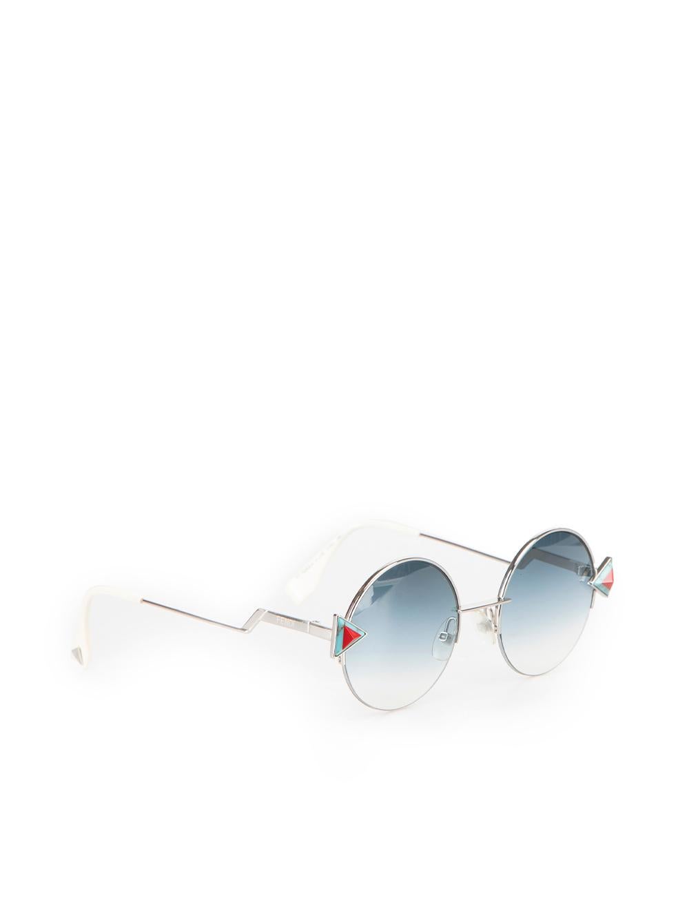 CONDITION is Very good. Hardly any visible wear to sunglasses is evident on this used Fendi designer resale item.



Details


Multicolour

Metal

Sunglasses

Round frame

Red and blue triangle detail

Gradient blue lens



 

Made in