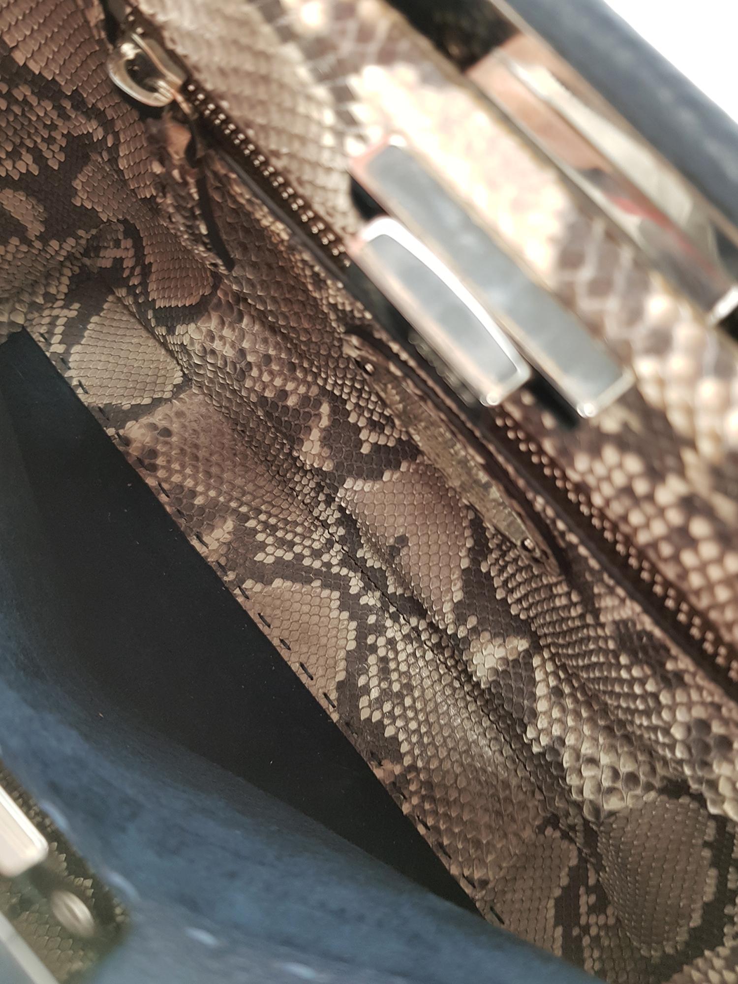 Fendi Women's Handbag Peekaboo Beige/Navy Leather For Sale 2