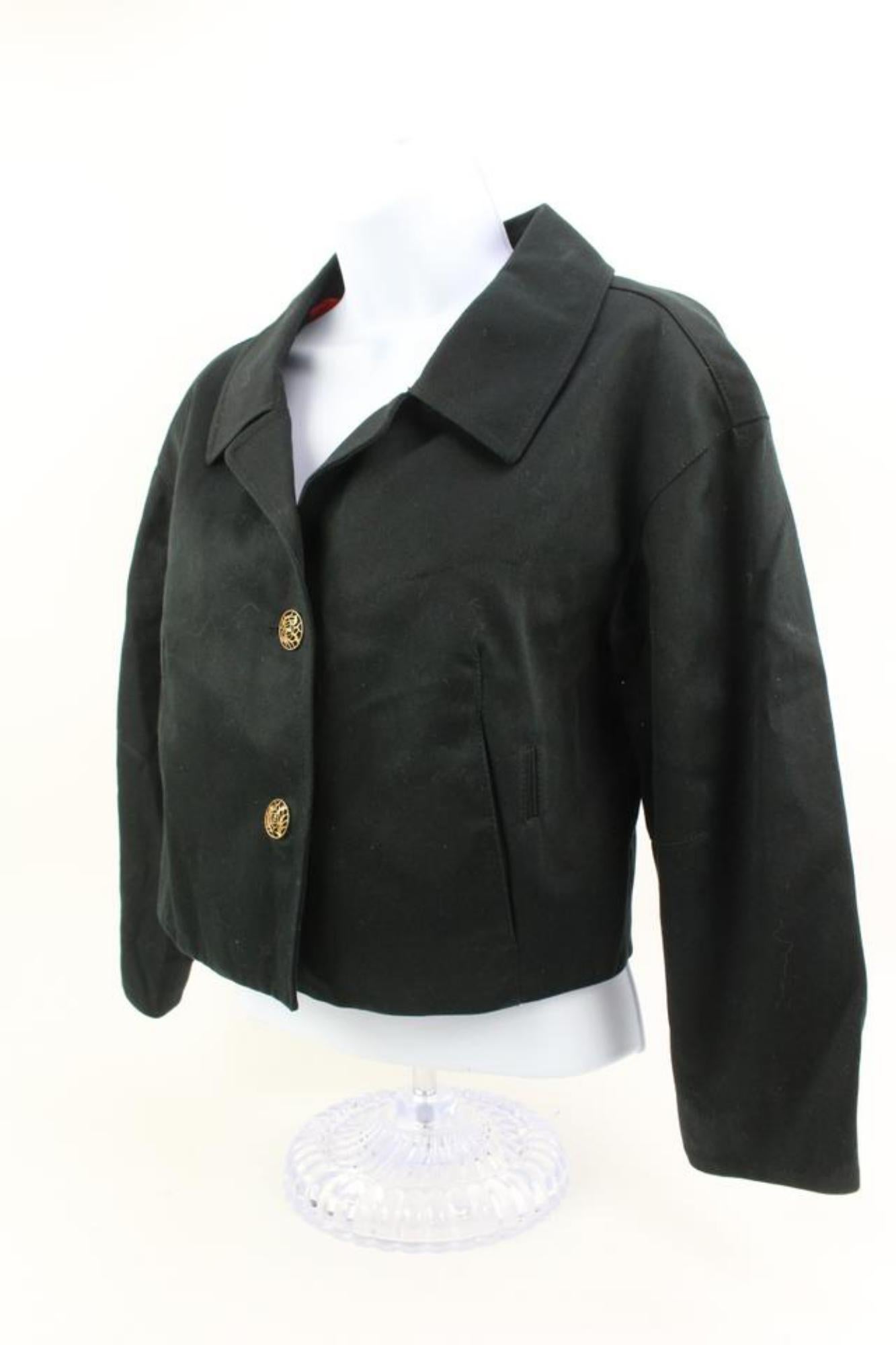 Fendi Women's US size Small Black Cropped Blazer 124f13
Date Code/Serial Number: Al13221
Made In: Italy
Measurements: Length:  18.5