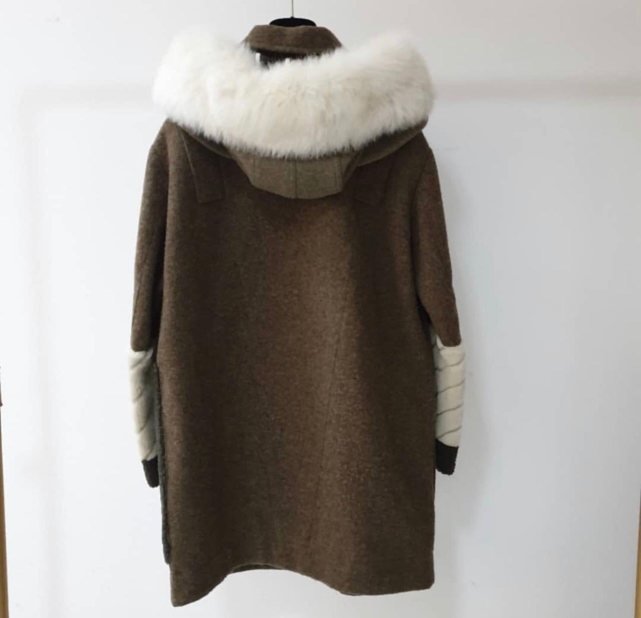 Fendi Wool Coat With Fox Fur  In Good Condition In Krakow, PL