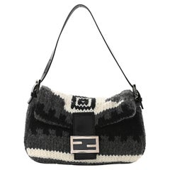 Fendi Aztec Baguette-Strick aus Wolle in Schwarz und Grau