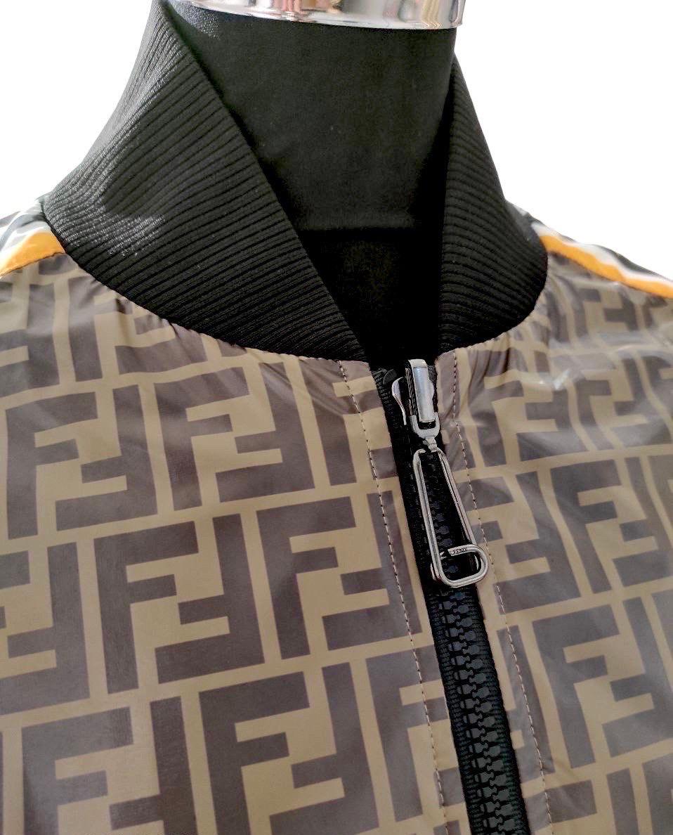 Gris Fendi x Fila - Veste réversible marron avec logo FF en vente