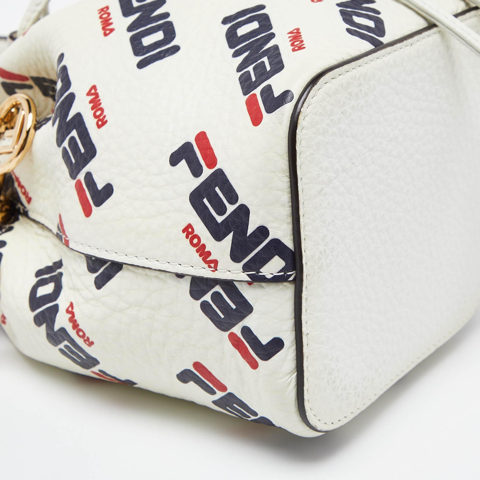 Fendi x Fila Weiße Eimertasche aus Leder mit Mini-Logo und Kordelzug Mon Tresor im Angebot 2