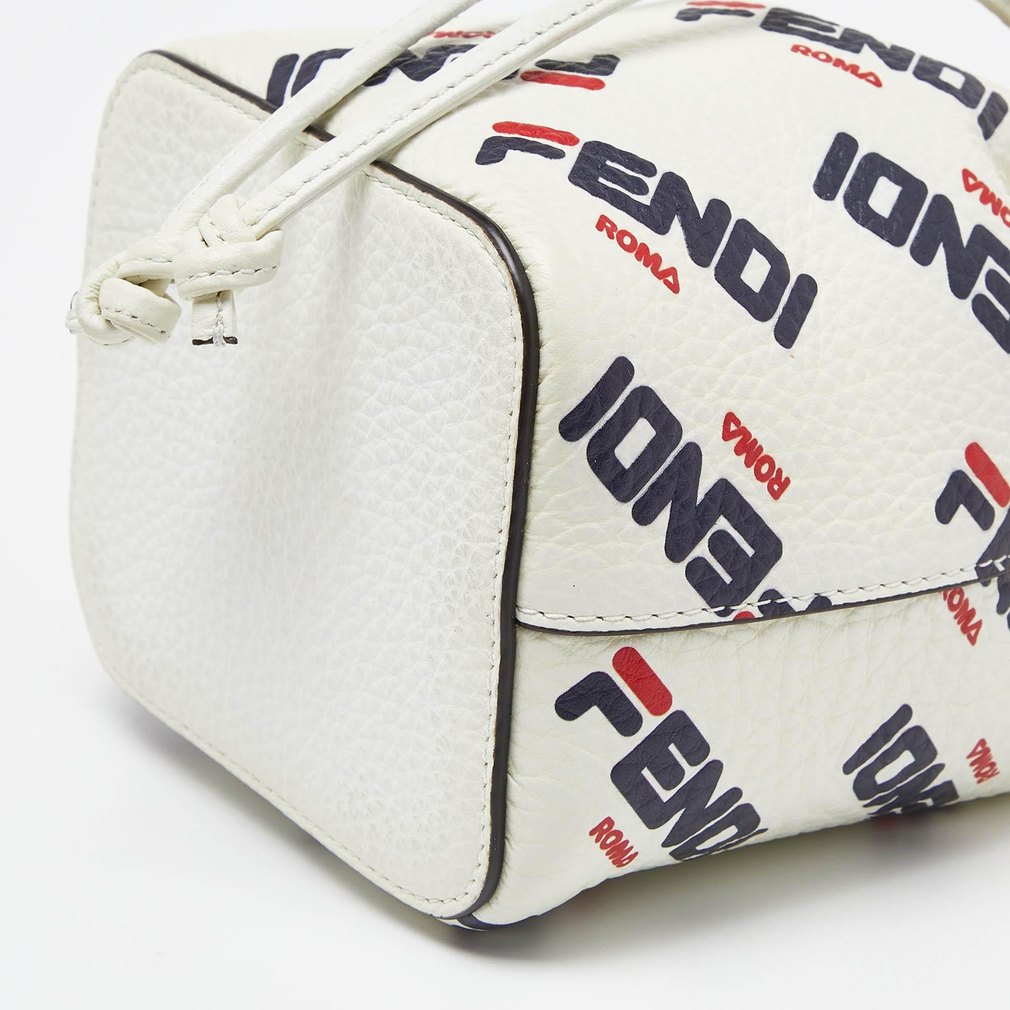 Fendi x Fila Weiße Eimertasche aus Leder mit Mini-Logo und Kordelzug Mon Tresor im Angebot 3