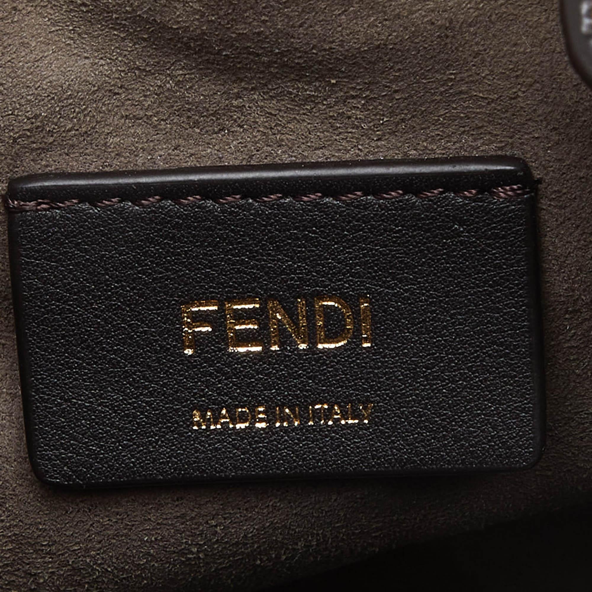 Fendi x Fila Weiße Eimertasche aus Leder mit Mini-Logo und Kordelzug Mon Tresor im Angebot 5