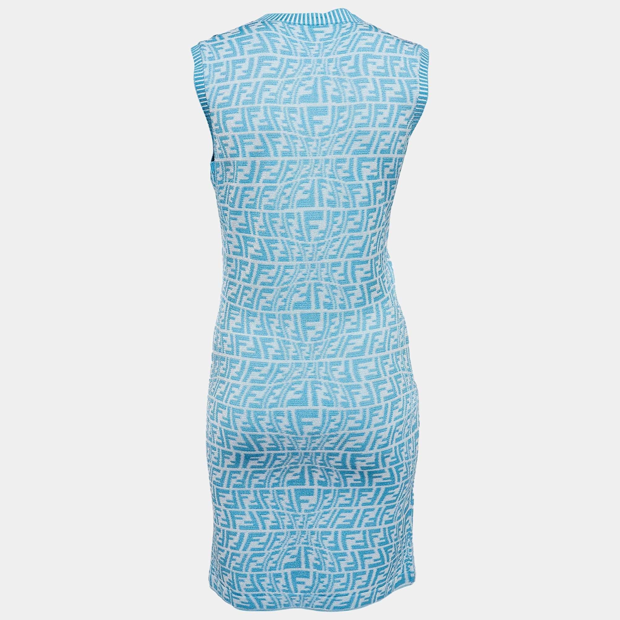 Questo abito bodycon di Fendi X Sarah Coleman combina un design elegante con il lusso. Realizzato in morbida maglia jacquard  presenta un sorprendente motivo FF Vertigo per un look audace. La silhouette aderente al corpo assicura una vestibilità