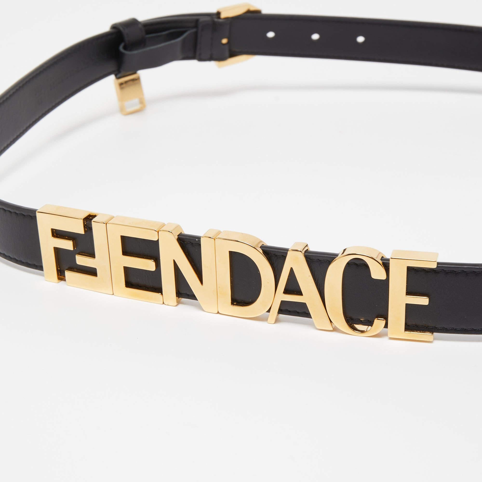 Donna Fendi x Versace Cintura con fibbia in pelle nera con logo e lettere 105CM in vendita