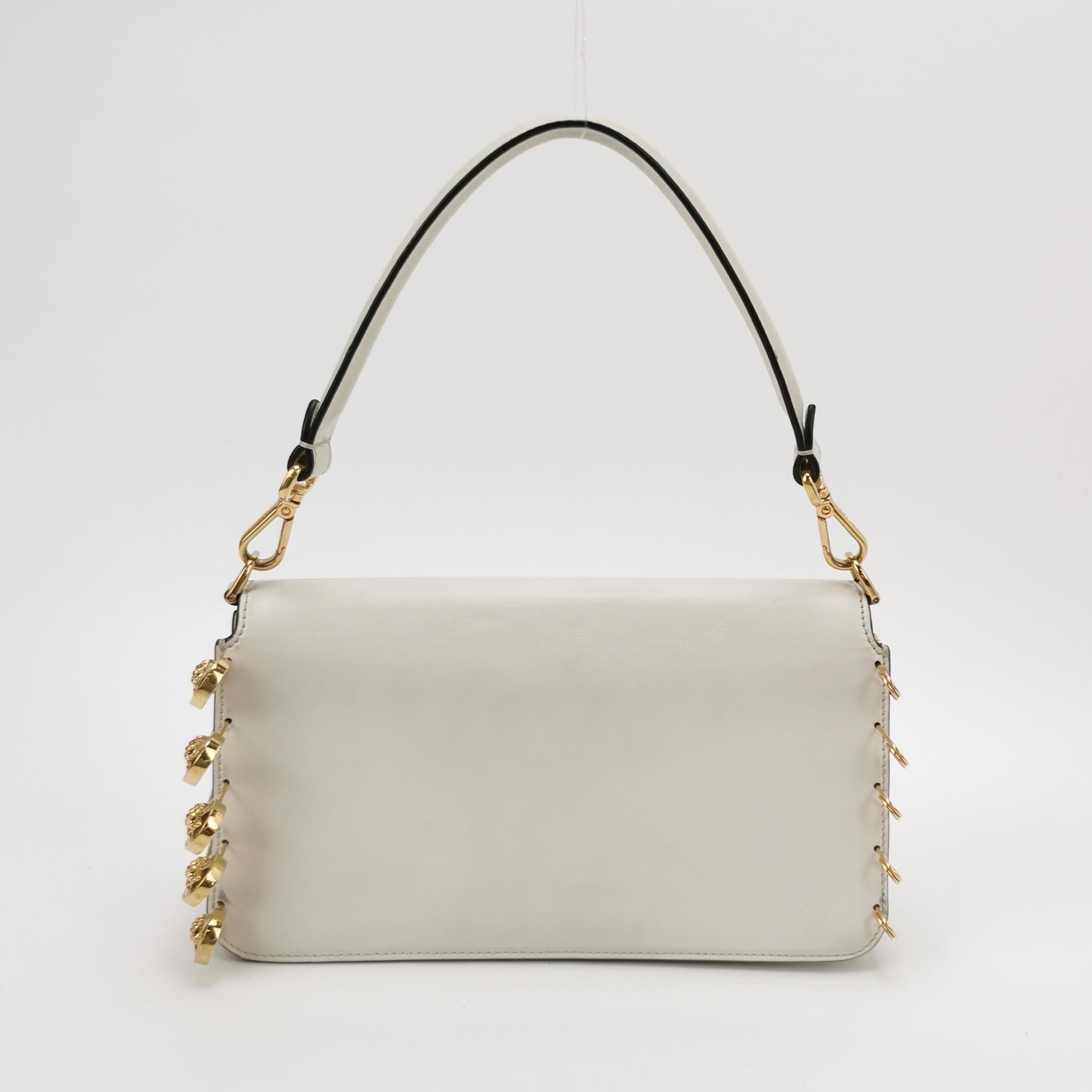 Fendi x Versace Fendace Baguette Weißes Leder Versace Gold Pins Crossbody Bag M im Angebot 14